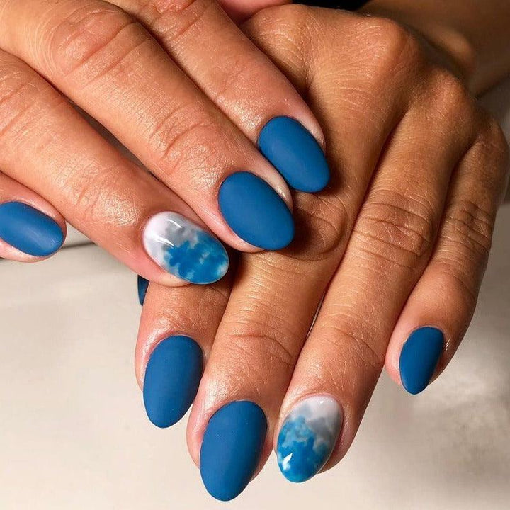 akzentz-luxio-moody-the-nail-